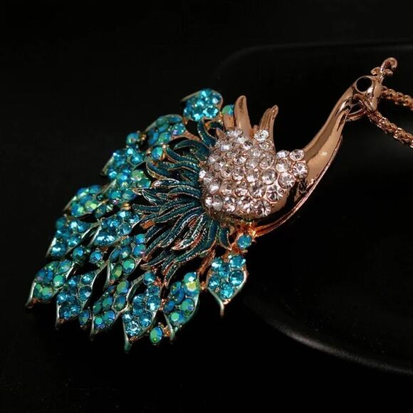 Gorgeous Rhinestone Peacock Crystal Pendant Women's Necklace NWOT - Picture 3 of 3